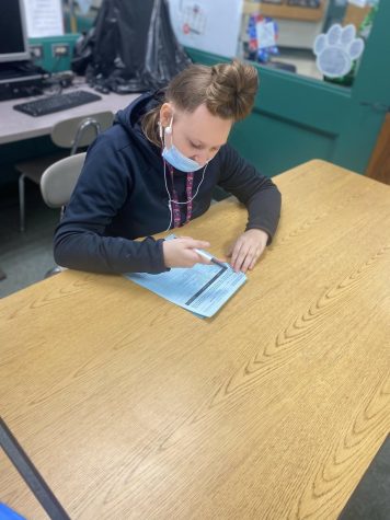 Jenna Freeman works on filling out the scheduling paper for next year. MUHS students can expect to complete their scheduling choices within the next few weeks. 