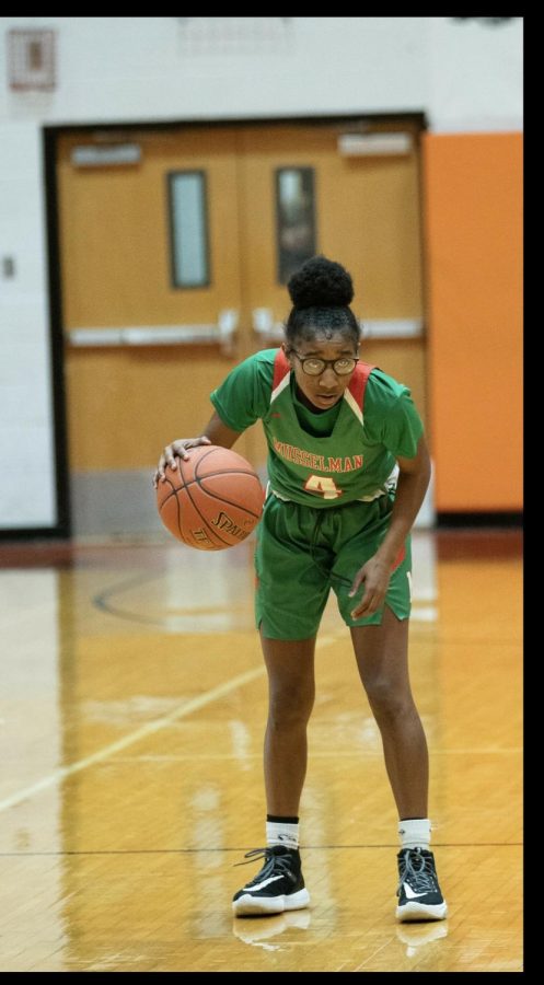 Janiyah+Lindsay%2C+a+senior+point+guard+and+shooting+guard+for+the+Lady+Applemen+Varsity.+